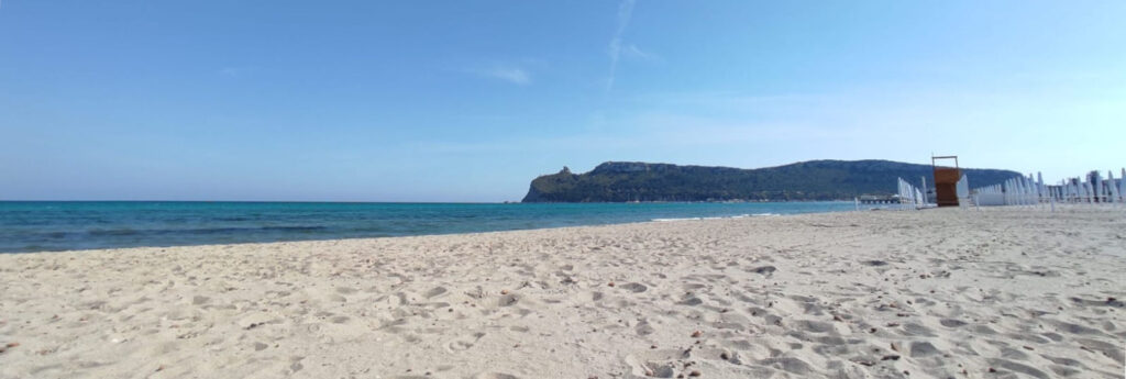 foto che ritrae la spiaggia del Poetto a Cagliari