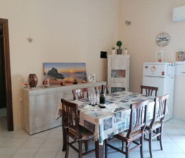 foto che ritrae la sala da pranzo di Casa Grace Pula